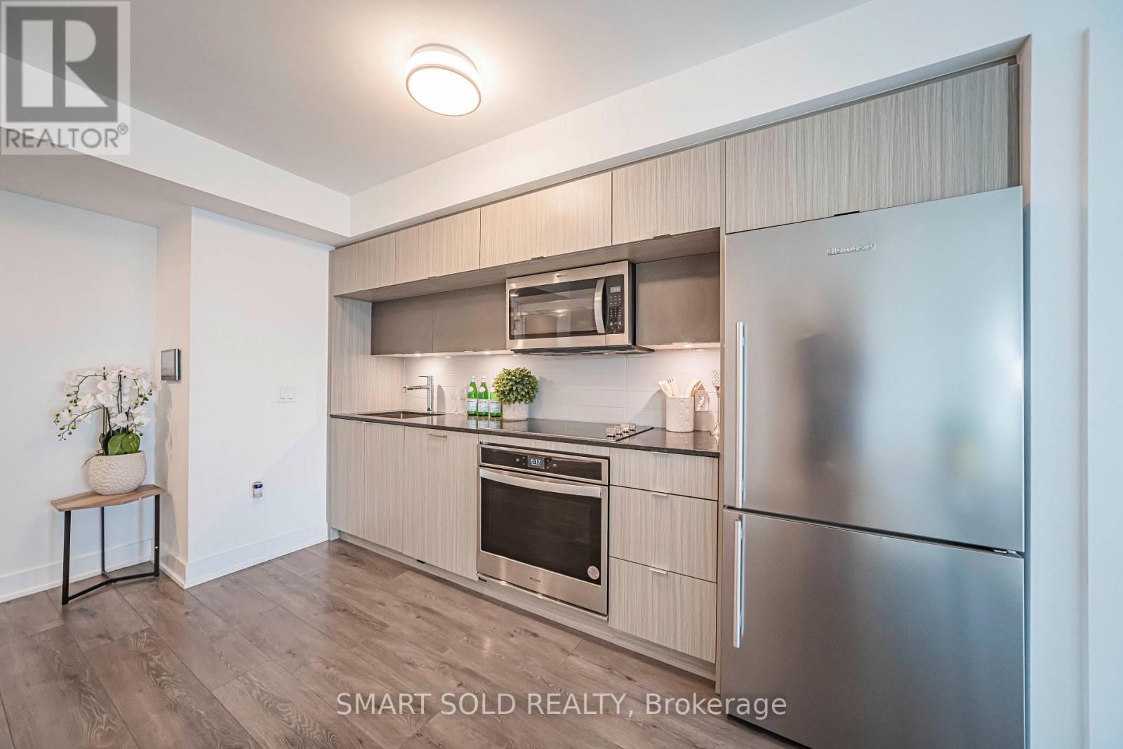 2017 - 585 Bloor Street E, Toronto, Ontario  M6G 1K5 - Photo 8 - C13743858