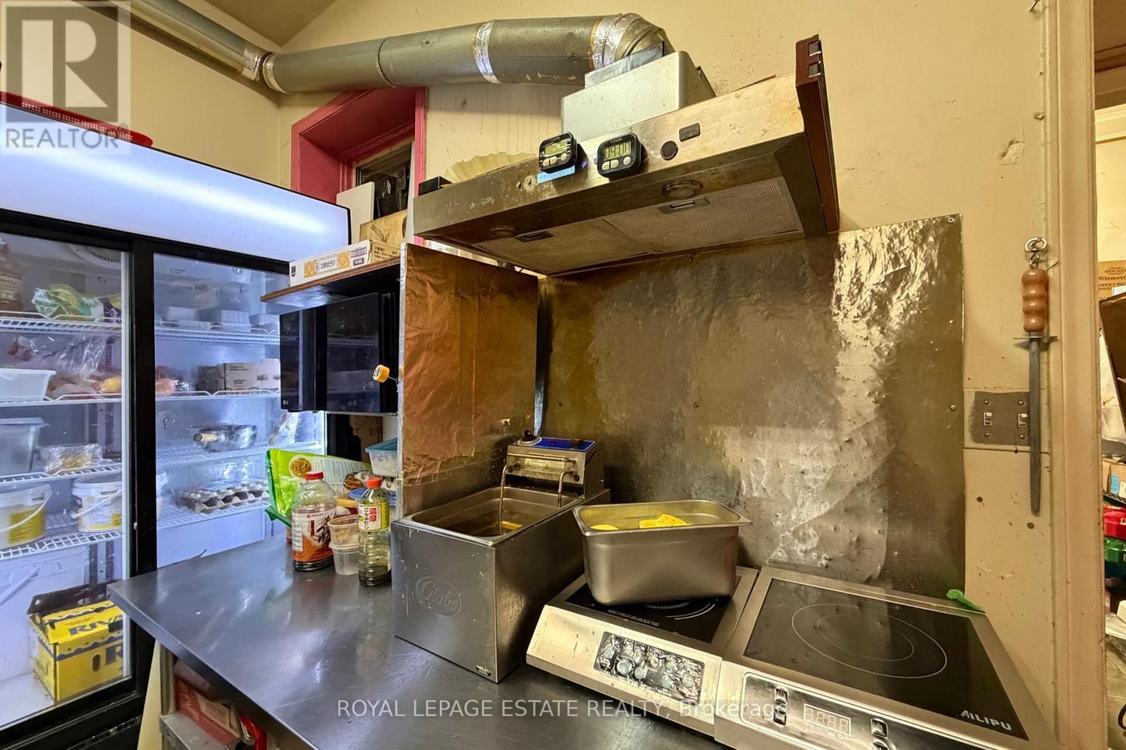 Main - 2231 Danforth Avenue, Toronto, Ontario  M4C 1K4 - Photo 5 - E13743850