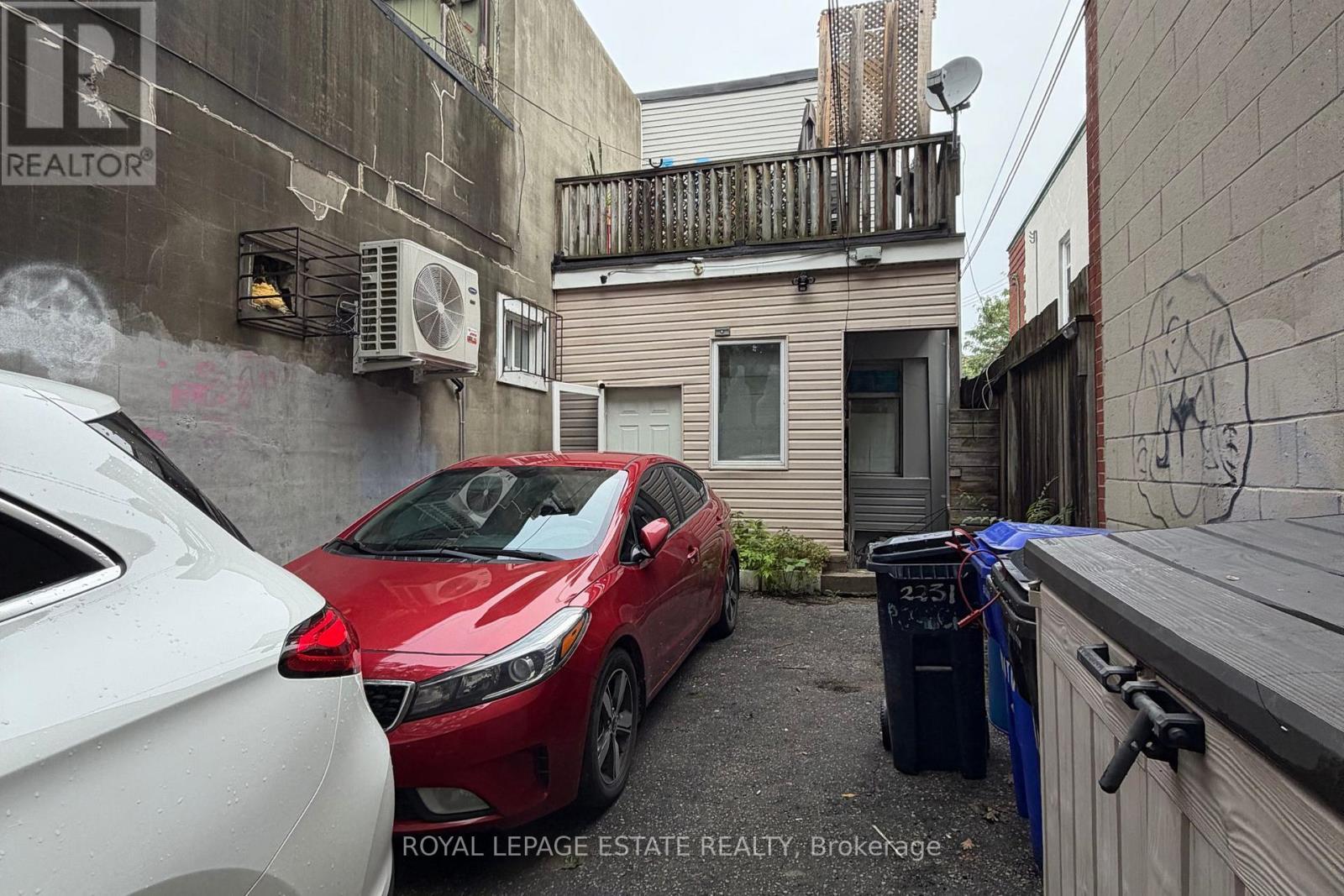 Main - 2231 Danforth Avenue, Toronto, Ontario  M4C 1K4 - Photo 8 - E13743850
