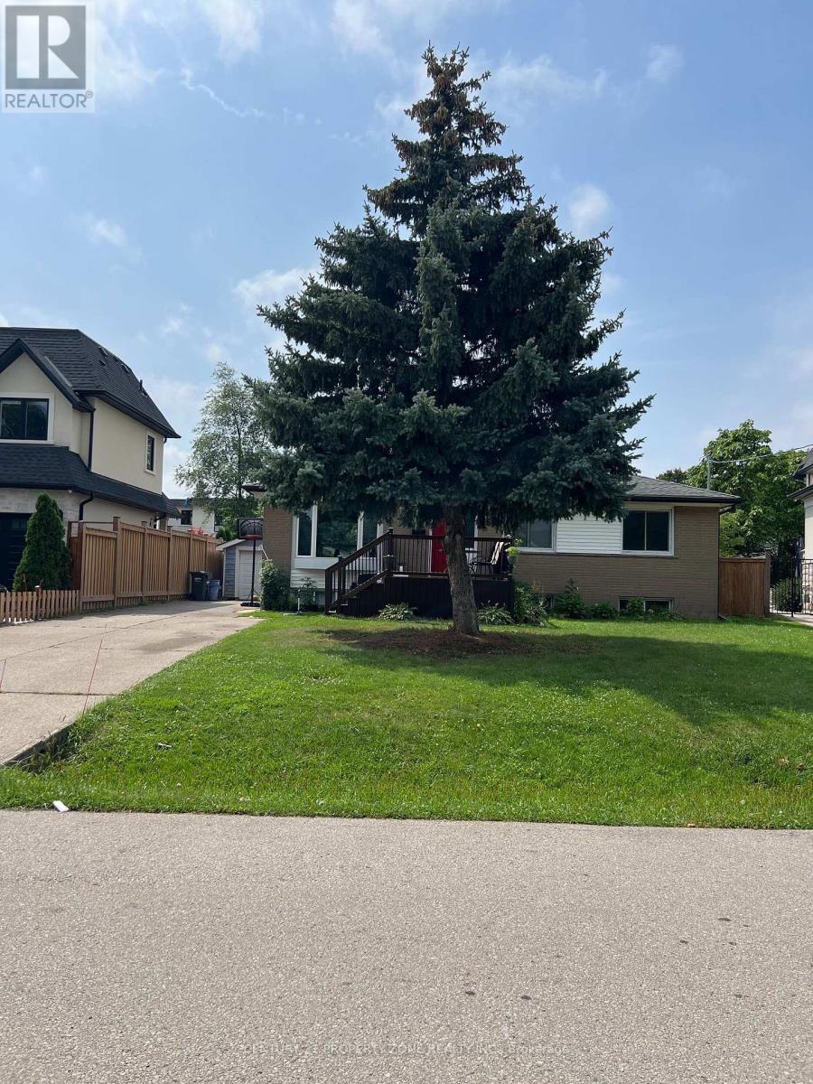 556 Sherin Drive, Oakville, Ontario  L6L 4J8 - Photo 2 - W13743870