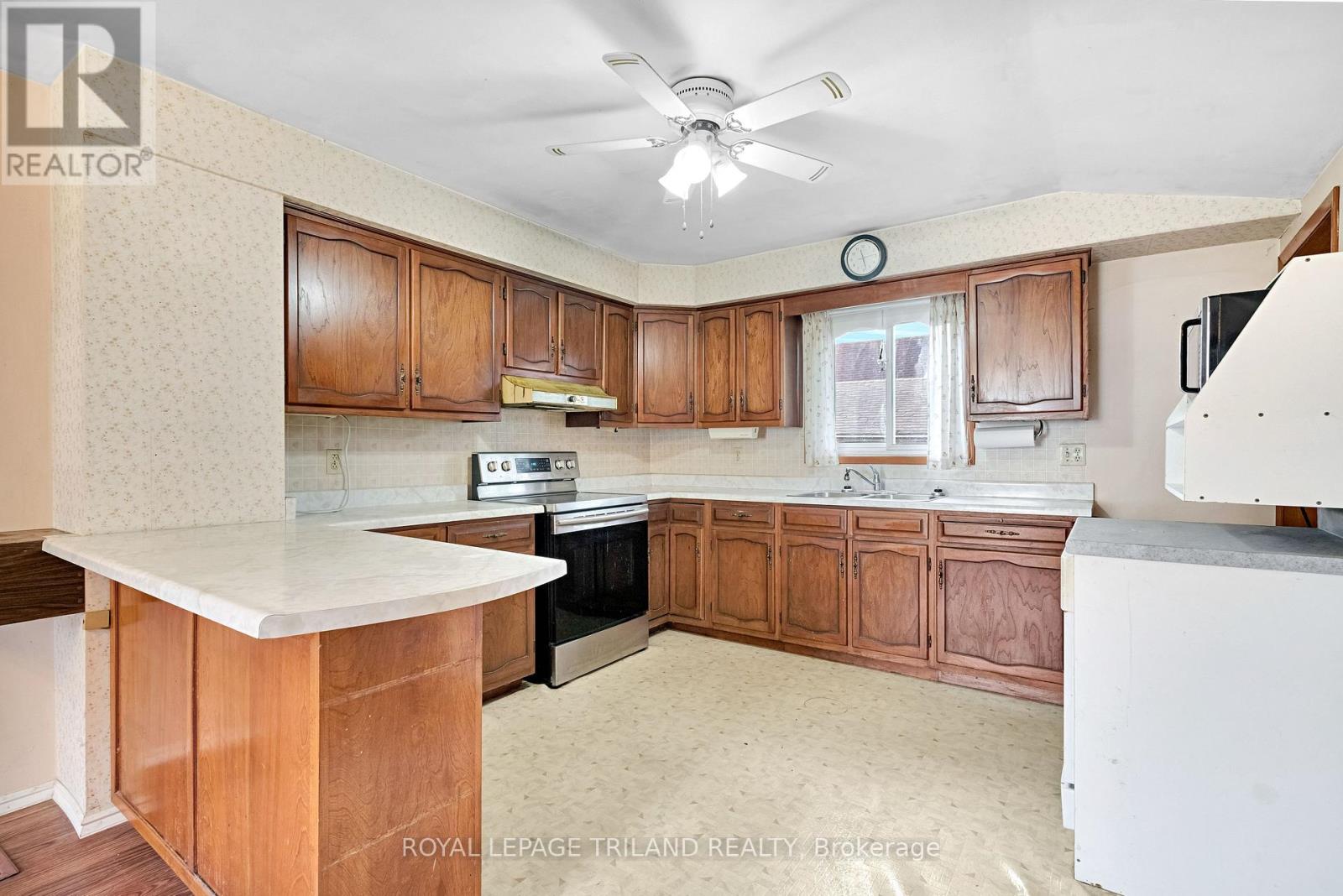 15 Antrim Street, St. Thomas, Ontario  N5P 1S2 - Photo 10 - X13743886