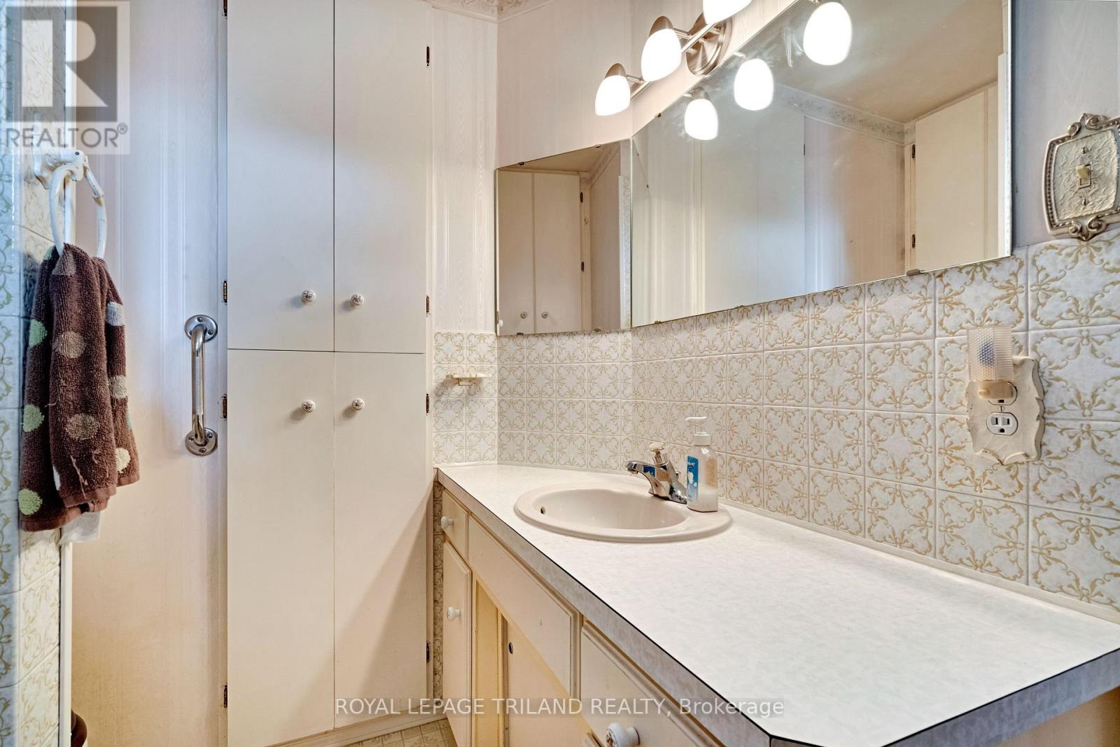 15 Antrim Street, St. Thomas, Ontario  N5P 1S2 - Photo 13 - X13743886