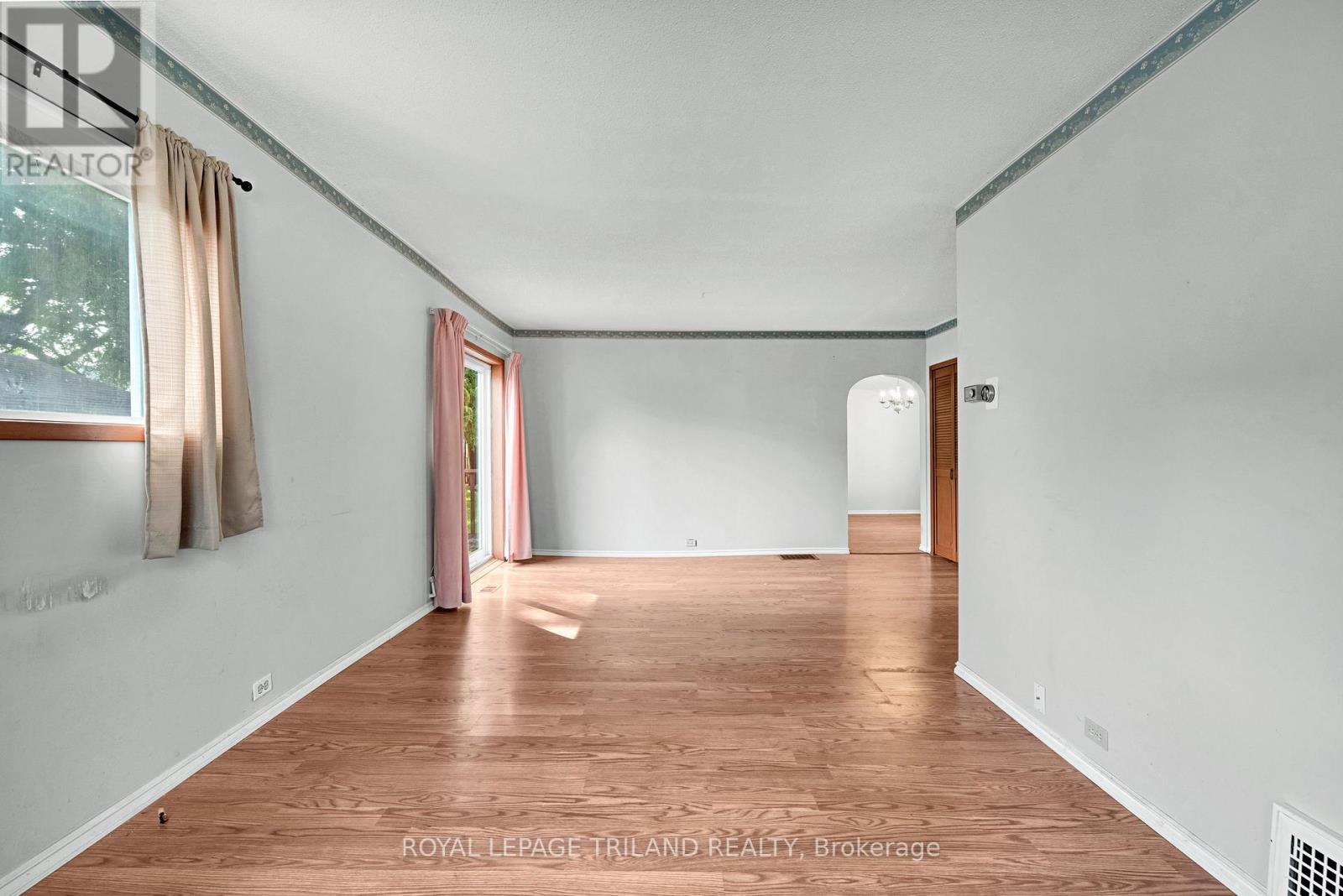 15 Antrim Street, St. Thomas, Ontario  N5P 1S2 - Photo 3 - X13743886