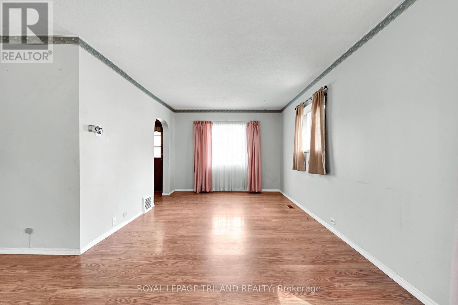15 Antrim Street, St. Thomas, Ontario  N5P 1S2 - Photo 4 - X13743886