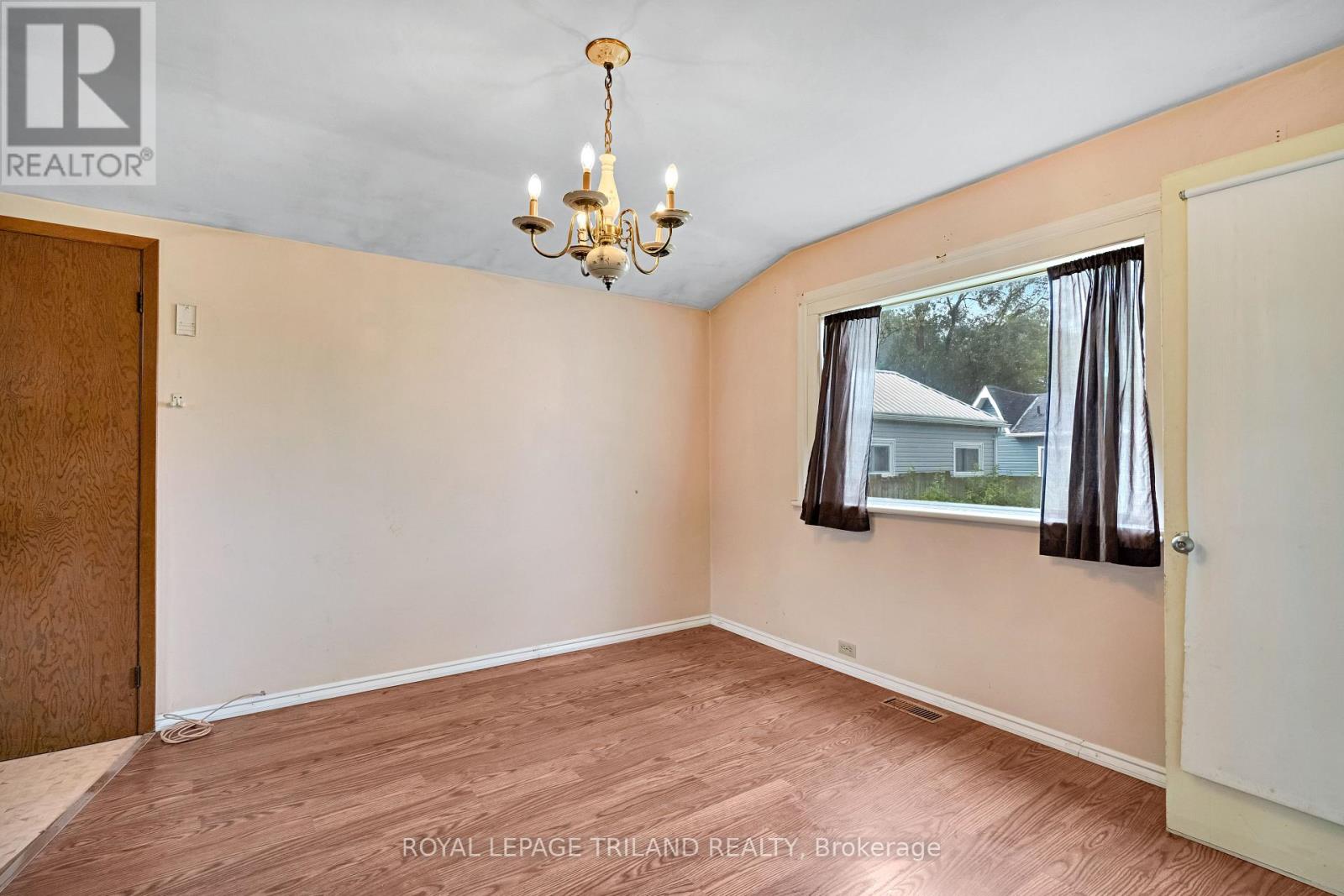 15 Antrim Street, St. Thomas, Ontario  N5P 1S2 - Photo 7 - X13743886