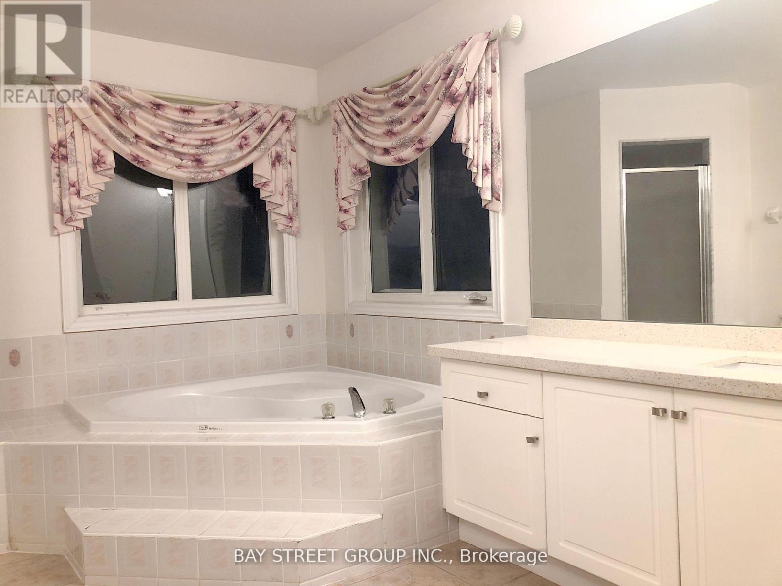 13 Pembrooke Road, Markham, Ontario  L6C 2L2 - Photo 17 - N13743892
