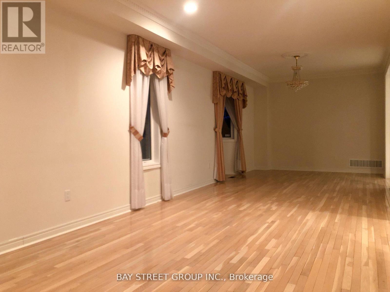 13 Pembrooke Road, Markham, Ontario  L6C 2L2 - Photo 3 - N13743892