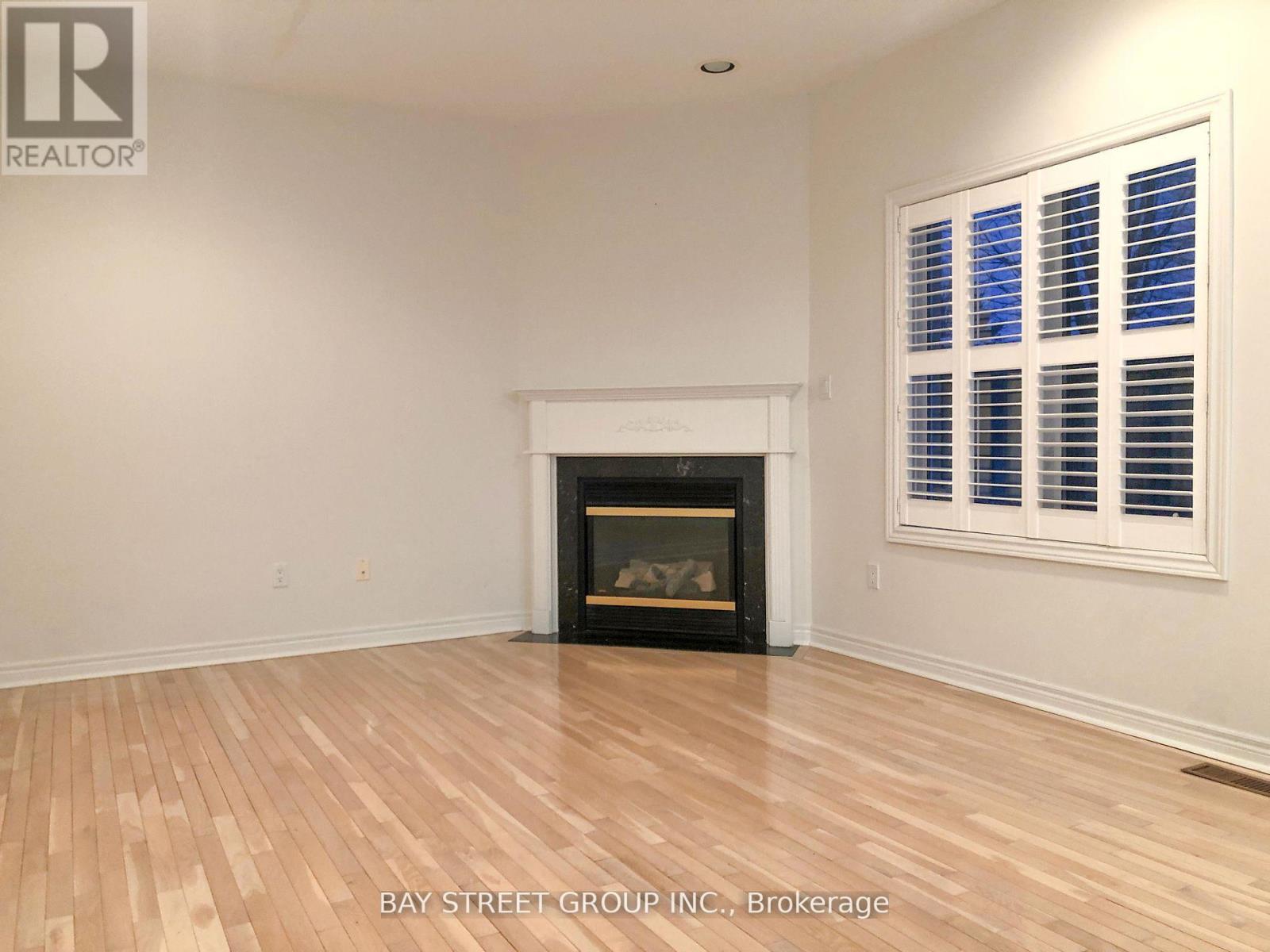 13 Pembrooke Road, Markham, Ontario  L6C 2L2 - Photo 4 - N13743892