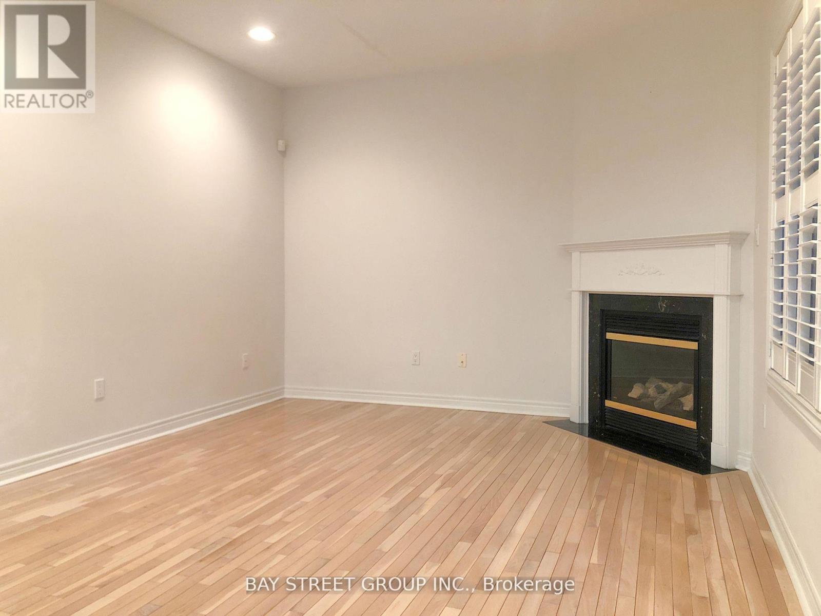 13 Pembrooke Road, Markham, Ontario  L6C 2L2 - Photo 5 - N13743892