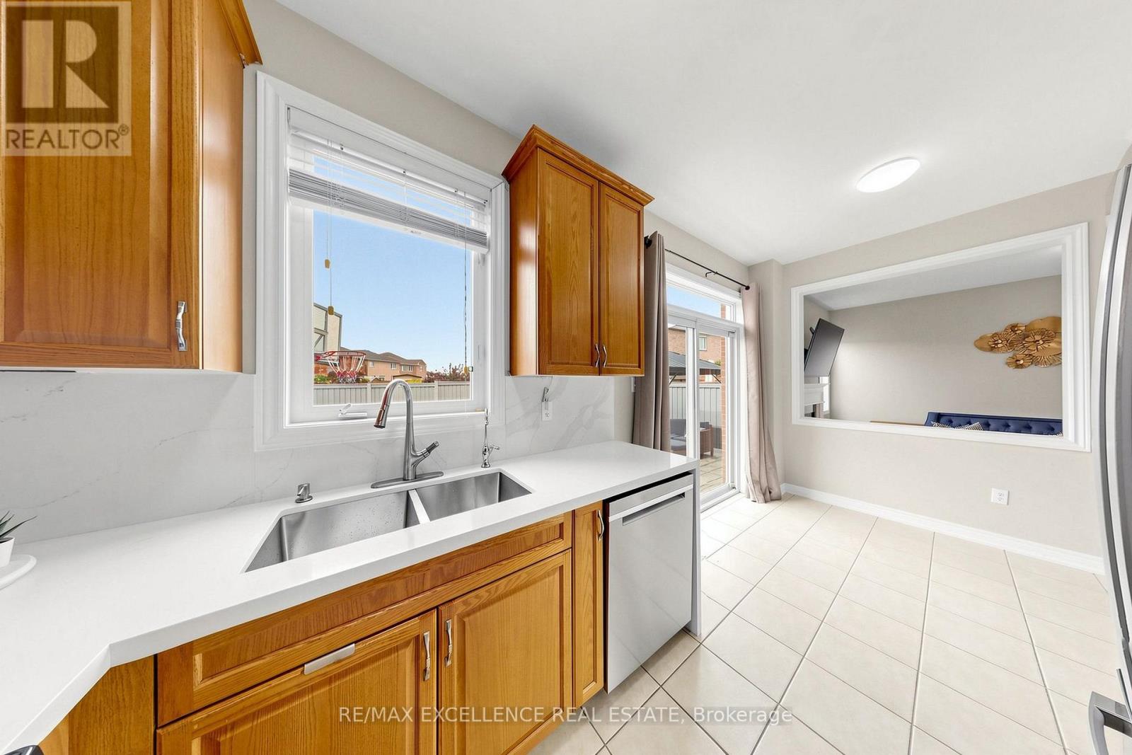 8 Lynngrove Way, Brampton, Ontario  L6P 2N7 - Photo 13 - W13743794