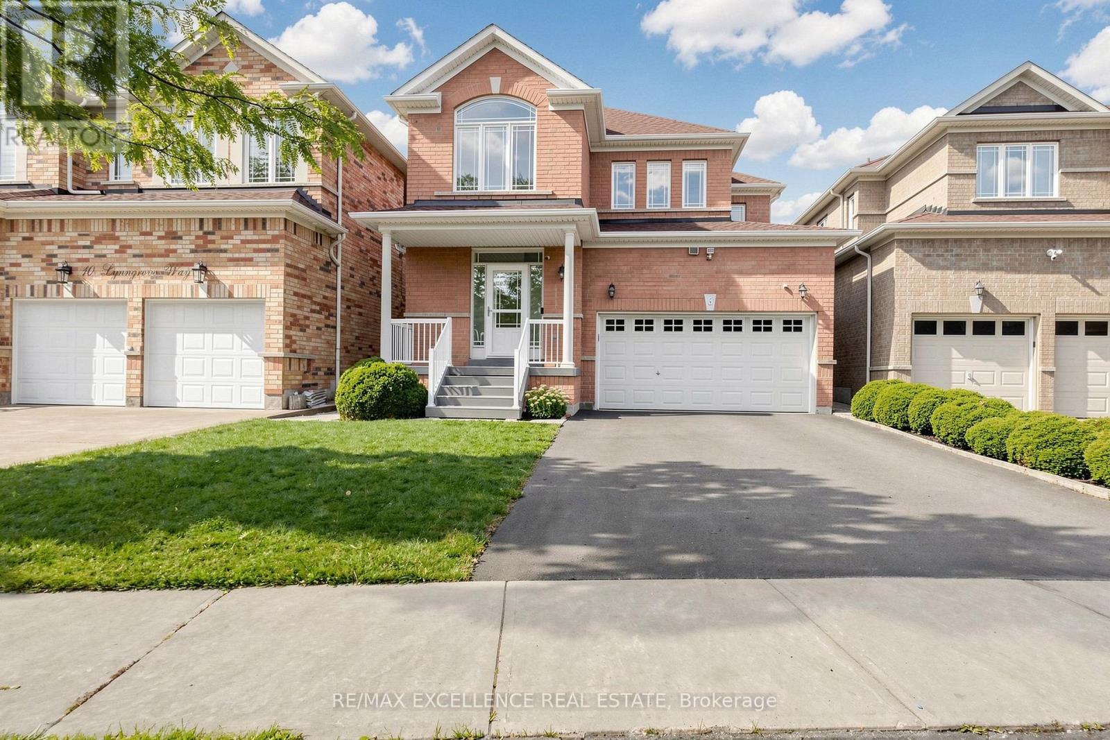 8 LYNNGROVE WAY, Brampton, Ontario