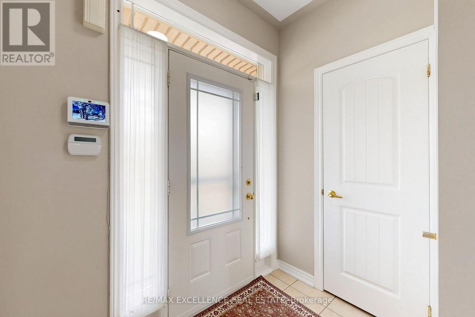 8 Lynngrove Way, Brampton, Ontario  L6P 2N7 - Photo 4 - W13743794