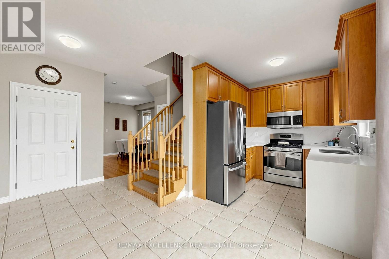 8 Lynngrove Way, Brampton, Ontario  L6P 2N7 - Photo 9 - W13743794