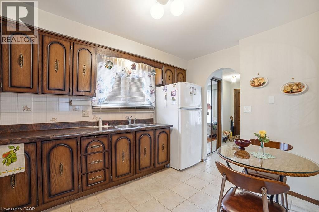 229 East 8th Street, Hamilton, Ontario  L9A 3L7 - Photo 17 - 40850628