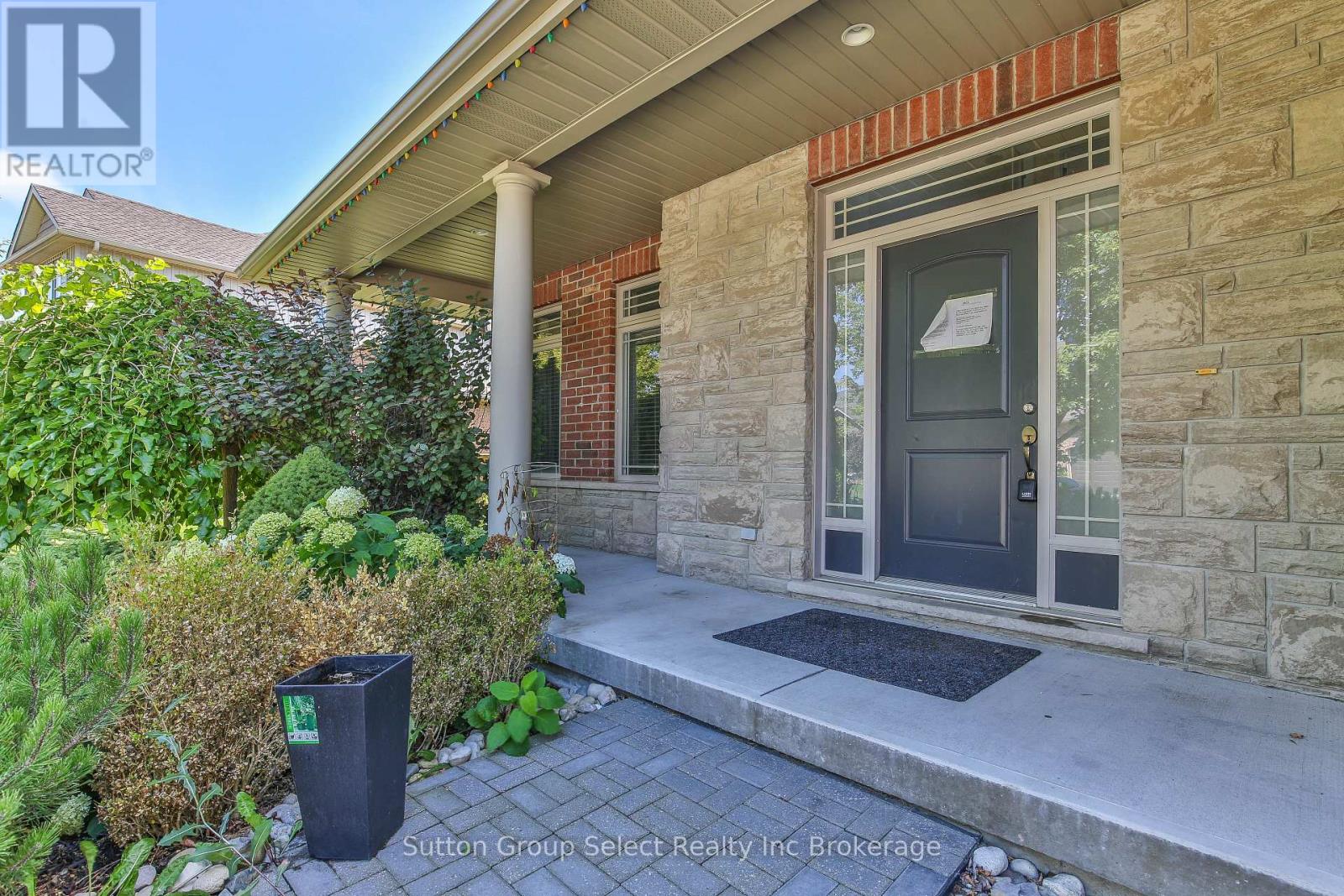 26 Westview Court, Woodstock, Ontario N4T 0B8 - Photo 2 - X13743992