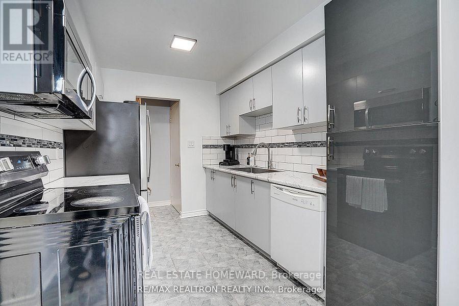 51 Steepleview Crescent, Richmond Hill, Ontario  L4C 9R3 - Photo 3 - N13744022