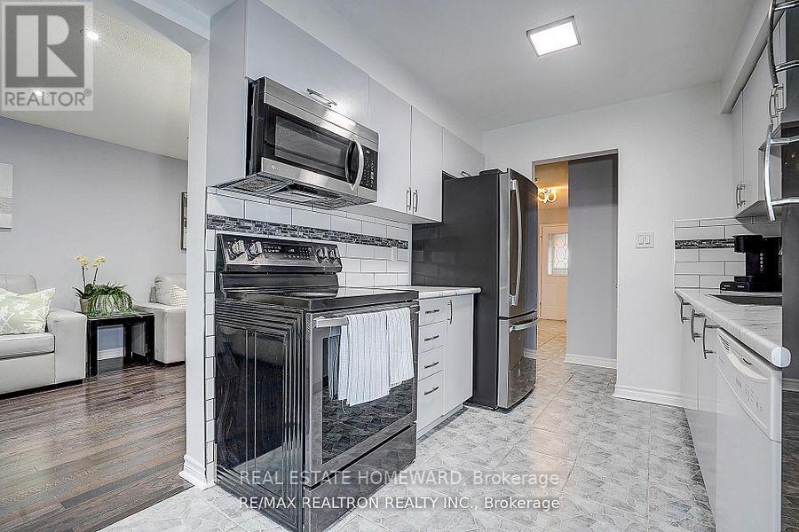 51 Steepleview Crescent, Richmond Hill, Ontario  L4C 9R3 - Photo 30 - N13744022