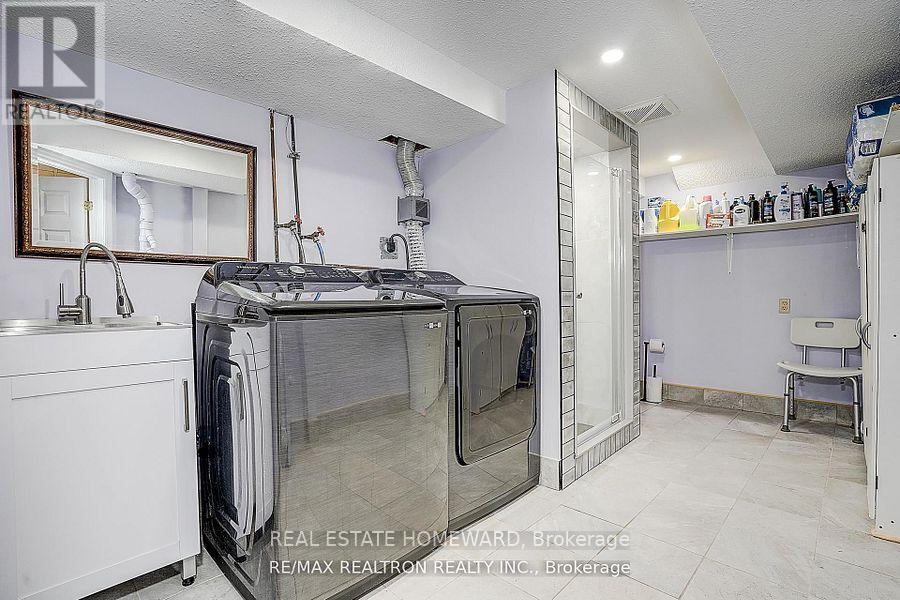 51 Steepleview Crescent, Richmond Hill, Ontario  L4C 9R3 - Photo 5 - N13744022