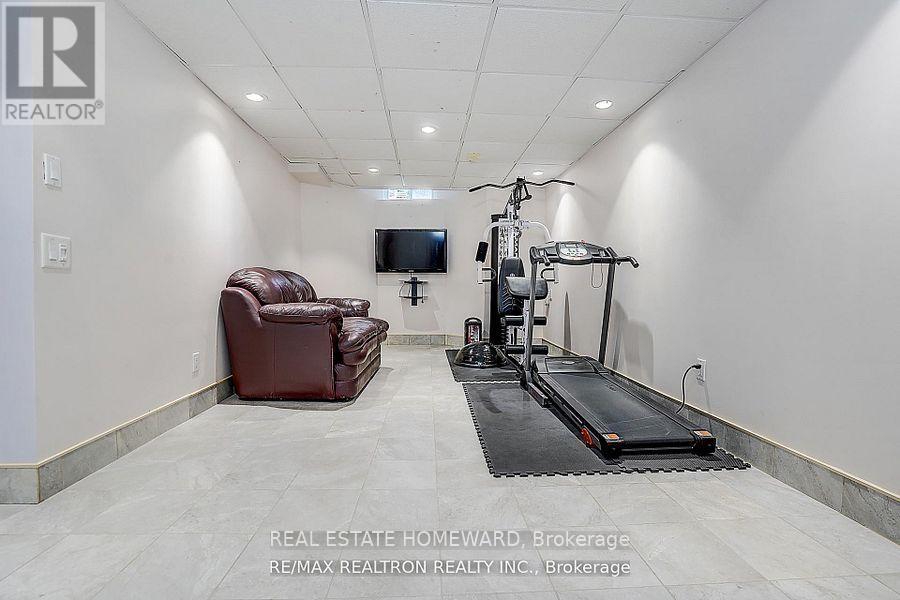 51 Steepleview Crescent, Richmond Hill, Ontario  L4C 9R3 - Photo 7 - N13744022