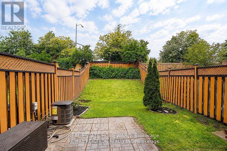 51 Steepleview Crescent, Richmond Hill, Ontario  L4C 9R3 - Photo 8 - N13744022