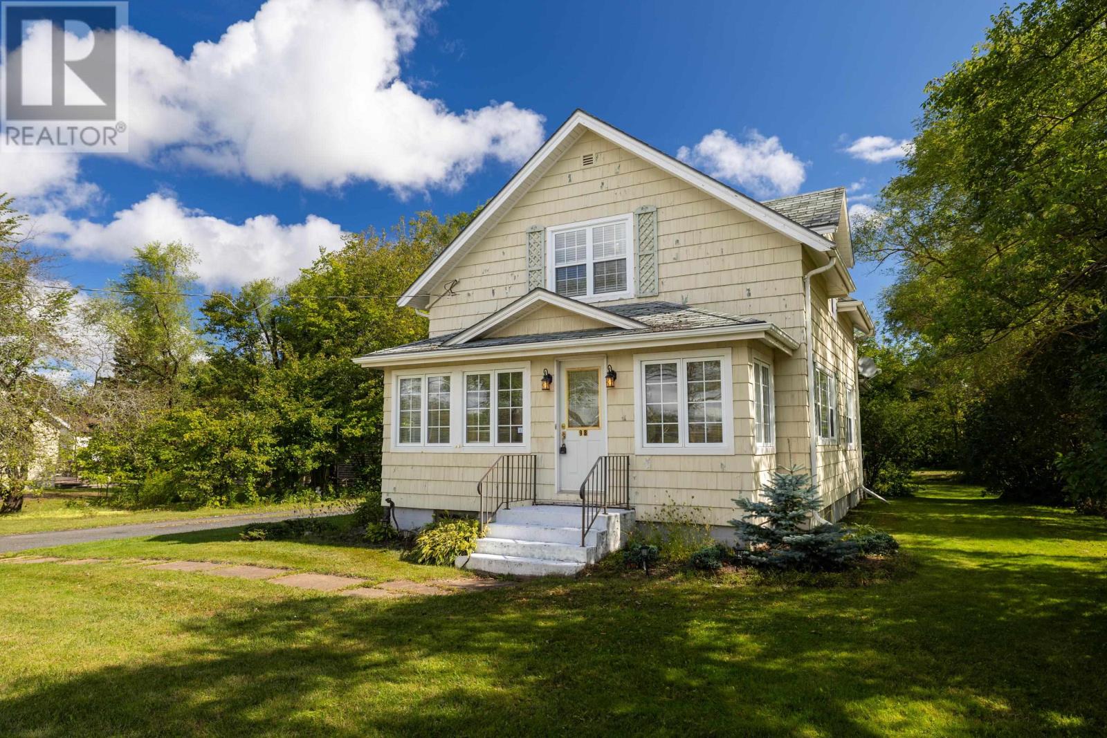 98 Mount Edward Road, Charlottetown, Prince Edward Island  C1A 5S7 - Photo 1 - 202622386