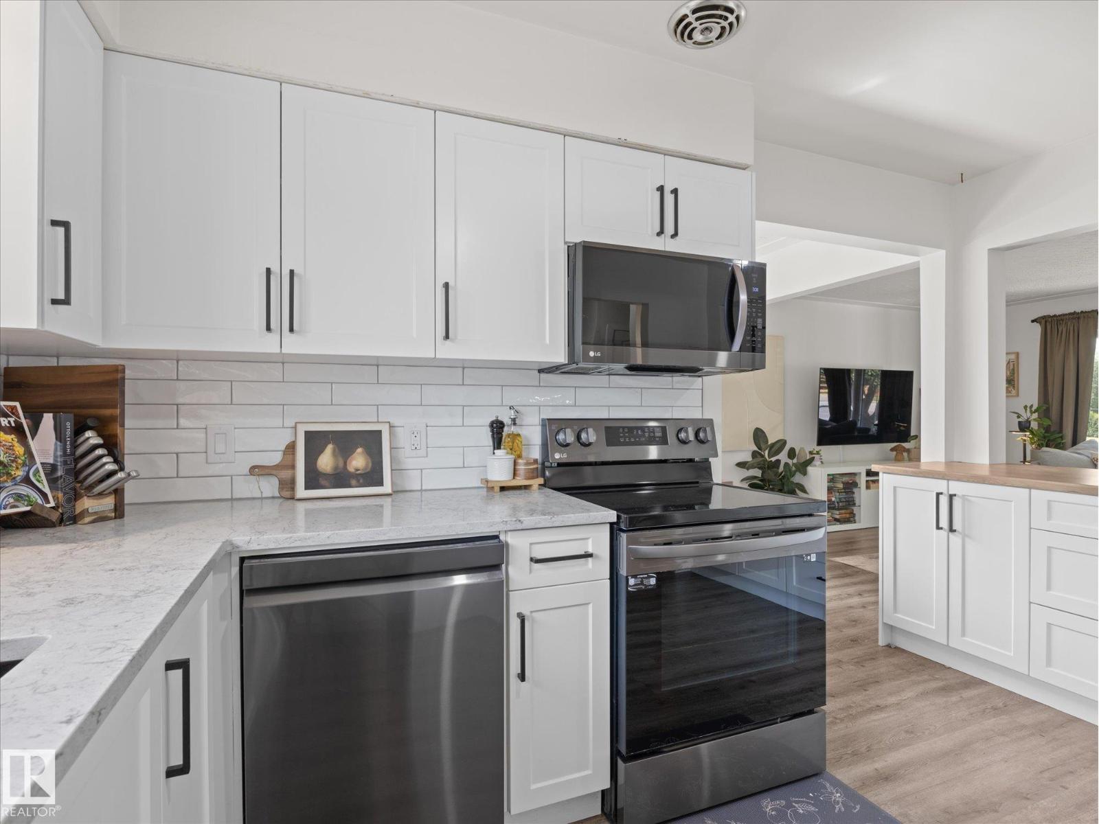 8905 157 St Nw, Edmonton, Alberta  T5R 2A6 - Photo 14 - E4507035