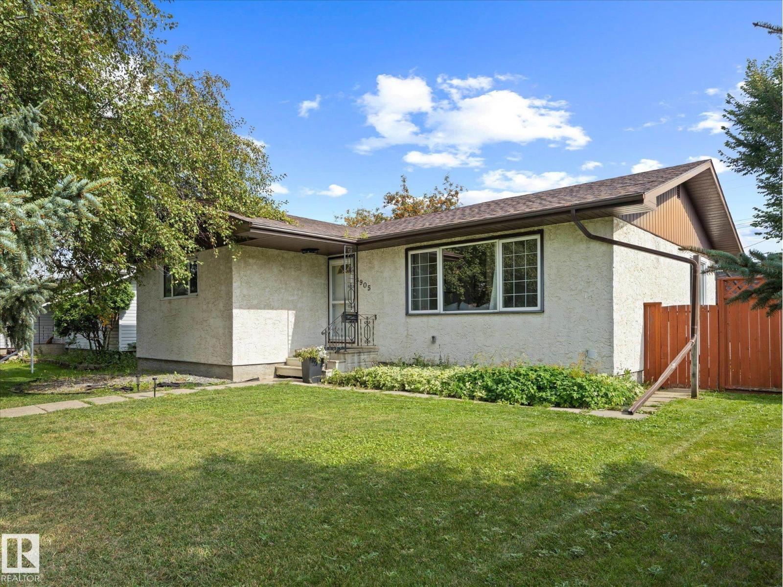 8905 157 St Nw, Edmonton, Alberta  T5R 2A6 - Photo 4 - E4507035