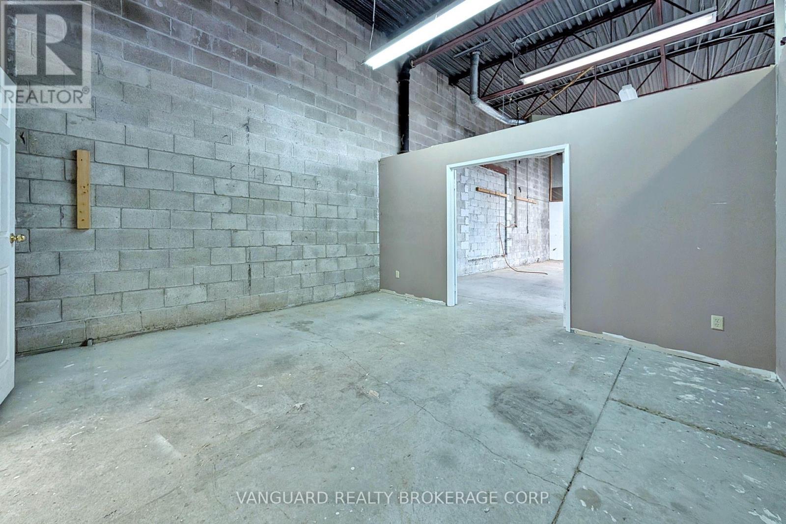 90-92 Martin Ross Avenue, Toronto, Ontario M3J 2L4 - Photo 19 - W13466898