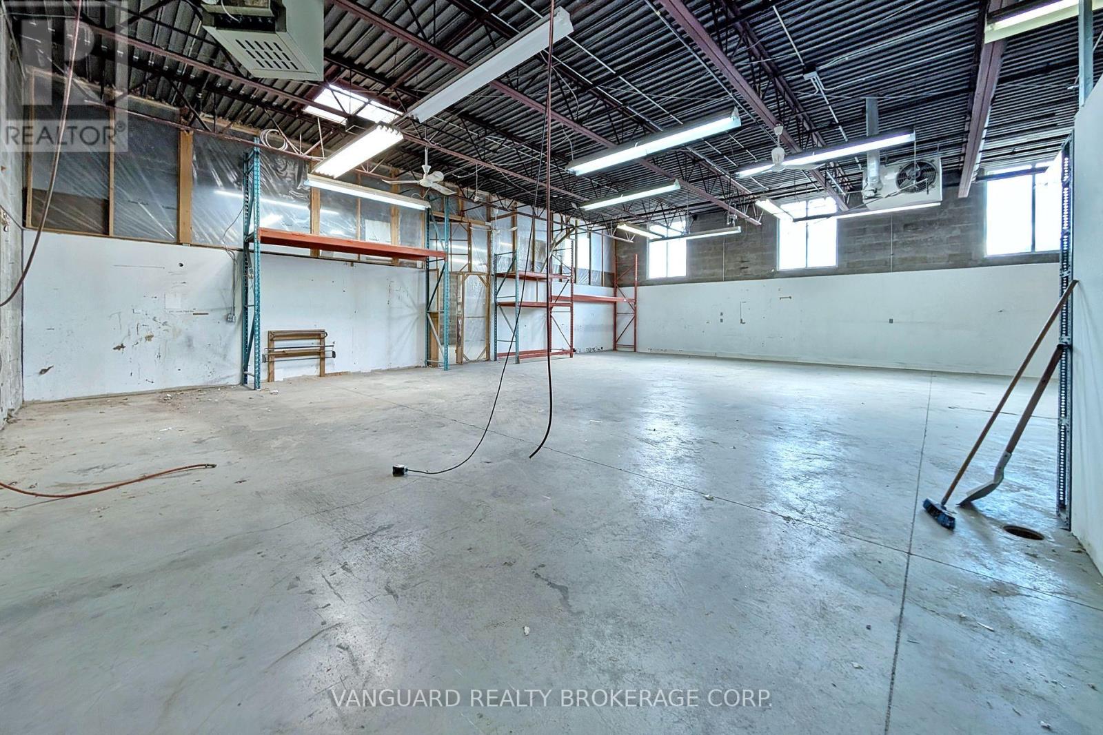 90-92 Martin Ross Avenue, Toronto, Ontario M3J 2L4 - Photo 20 - W13466898