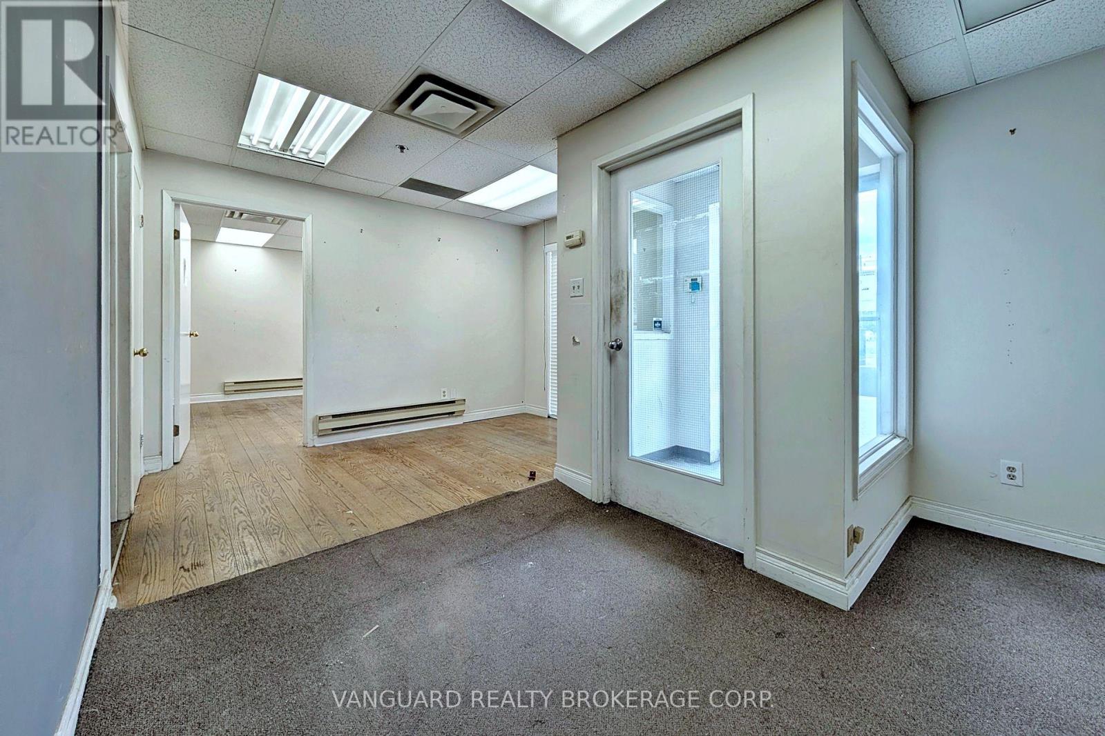 90-92 Martin Ross Avenue, Toronto, Ontario M3J 2L4 - Photo 5 - W13466898