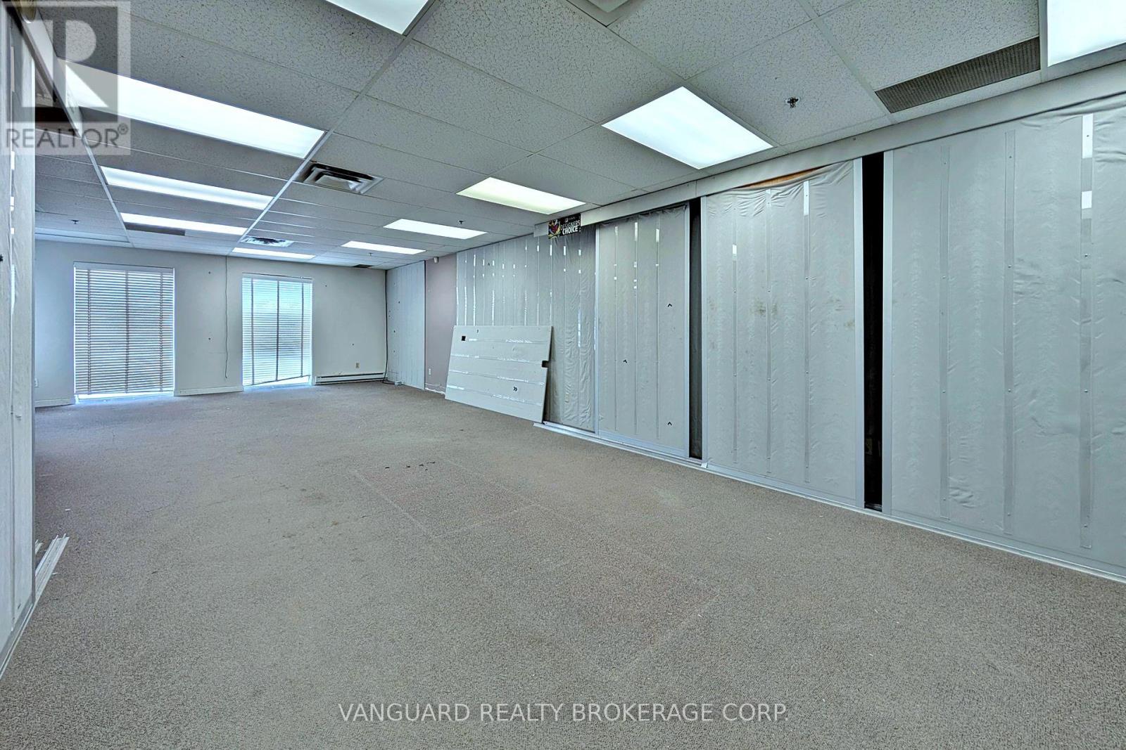 90-92 Martin Ross Avenue, Toronto, Ontario M3J 2L4 - Photo 9 - W13466898