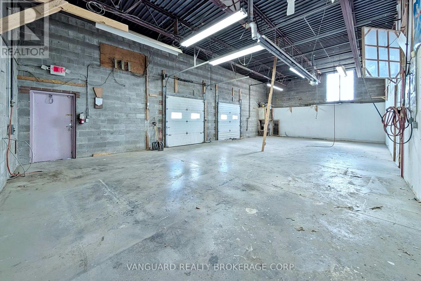 90-92 Martin Ross Avenue, Toronto, Ontario M3J 2L4 - Photo 24 - W13466898