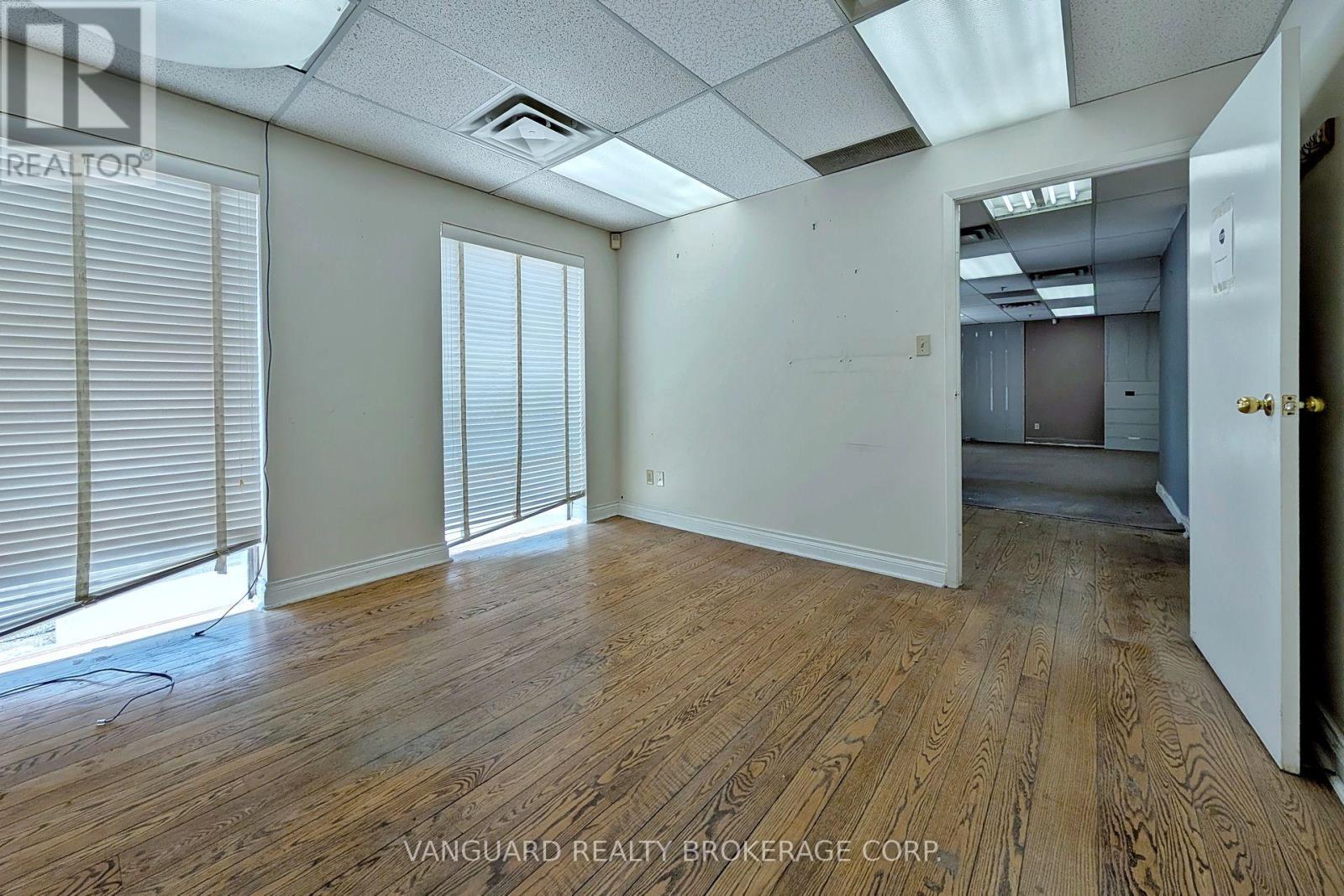 90-92 Martin Ross Avenue, Toronto, Ontario M3J 2L4 - Photo 12 - W13466898