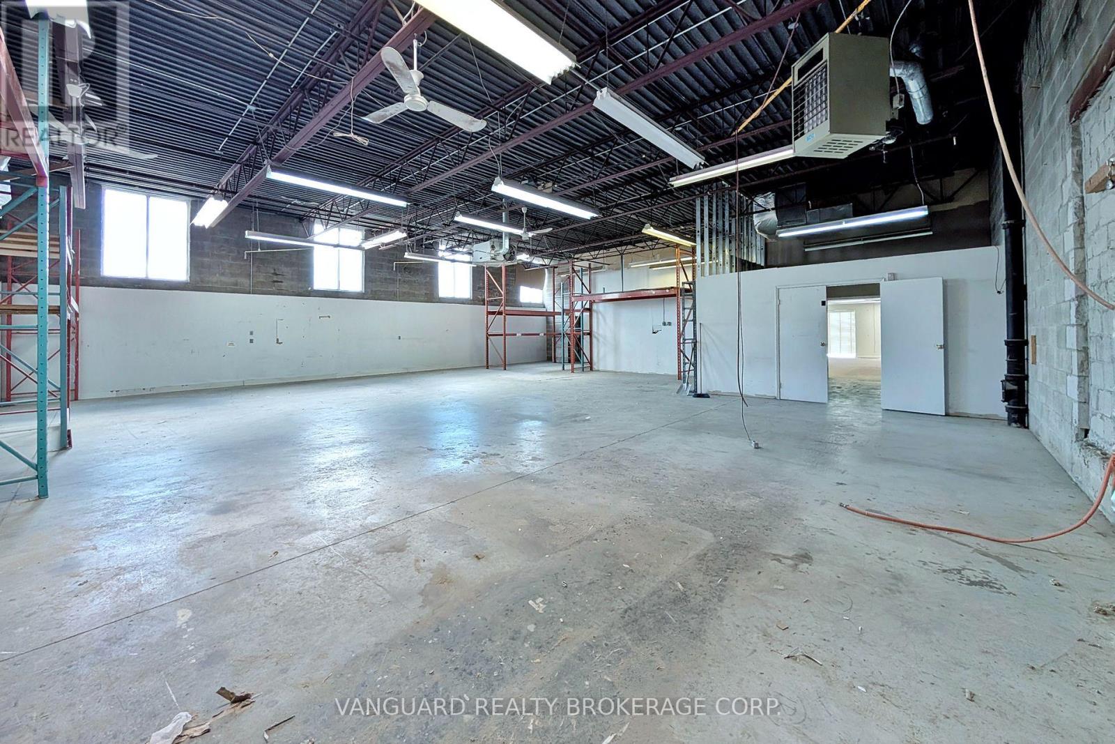90-92 Martin Ross Avenue, Toronto, Ontario M3J 2L4 - Photo 21 - W13466898