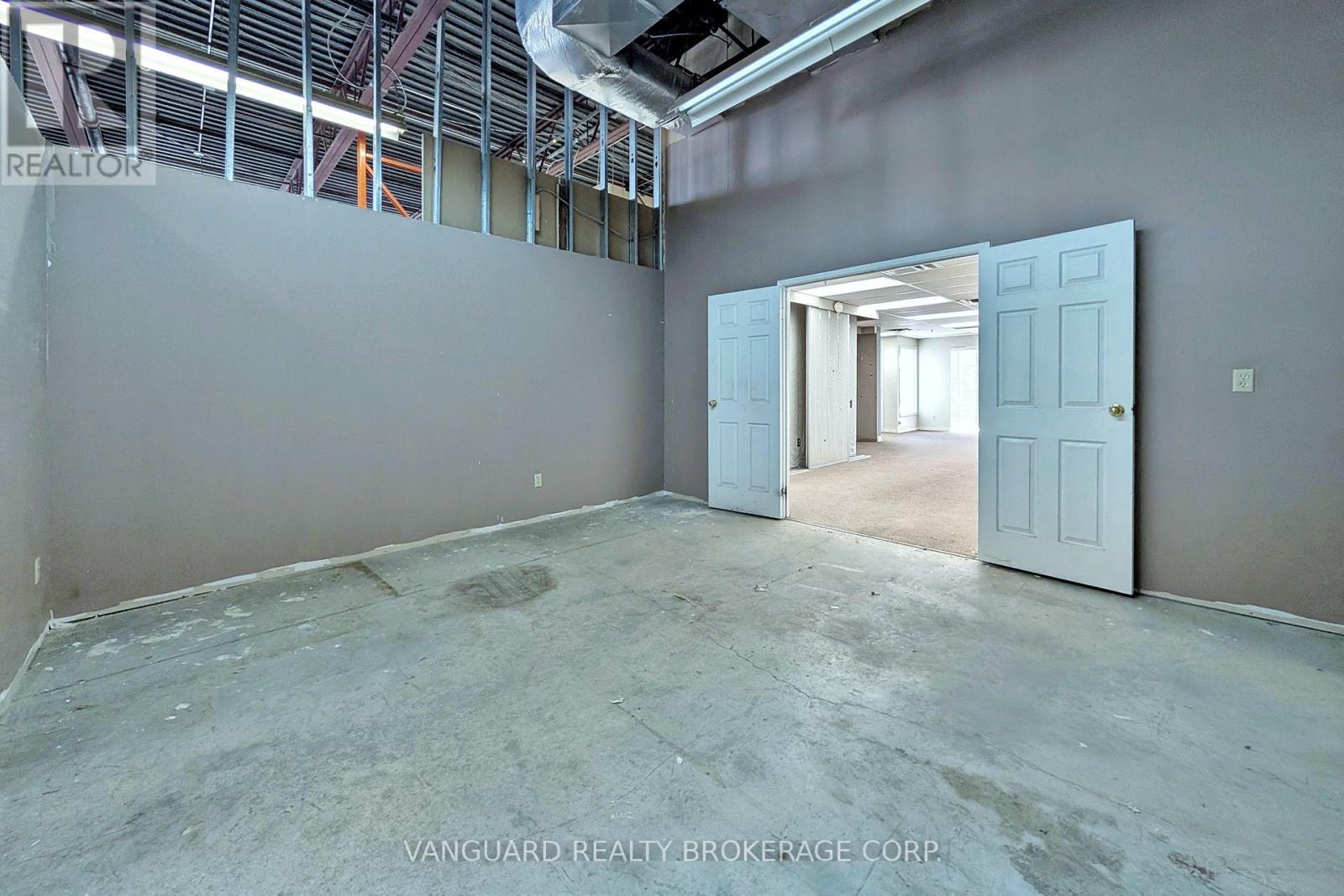 90-92 Martin Ross Avenue, Toronto, Ontario M3J 2L4 - Photo 17 - W13466898