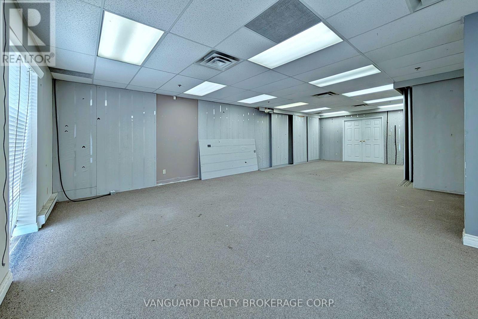 90-92 Martin Ross Avenue, Toronto, Ontario M3J 2L4 - Photo 6 - W13466898