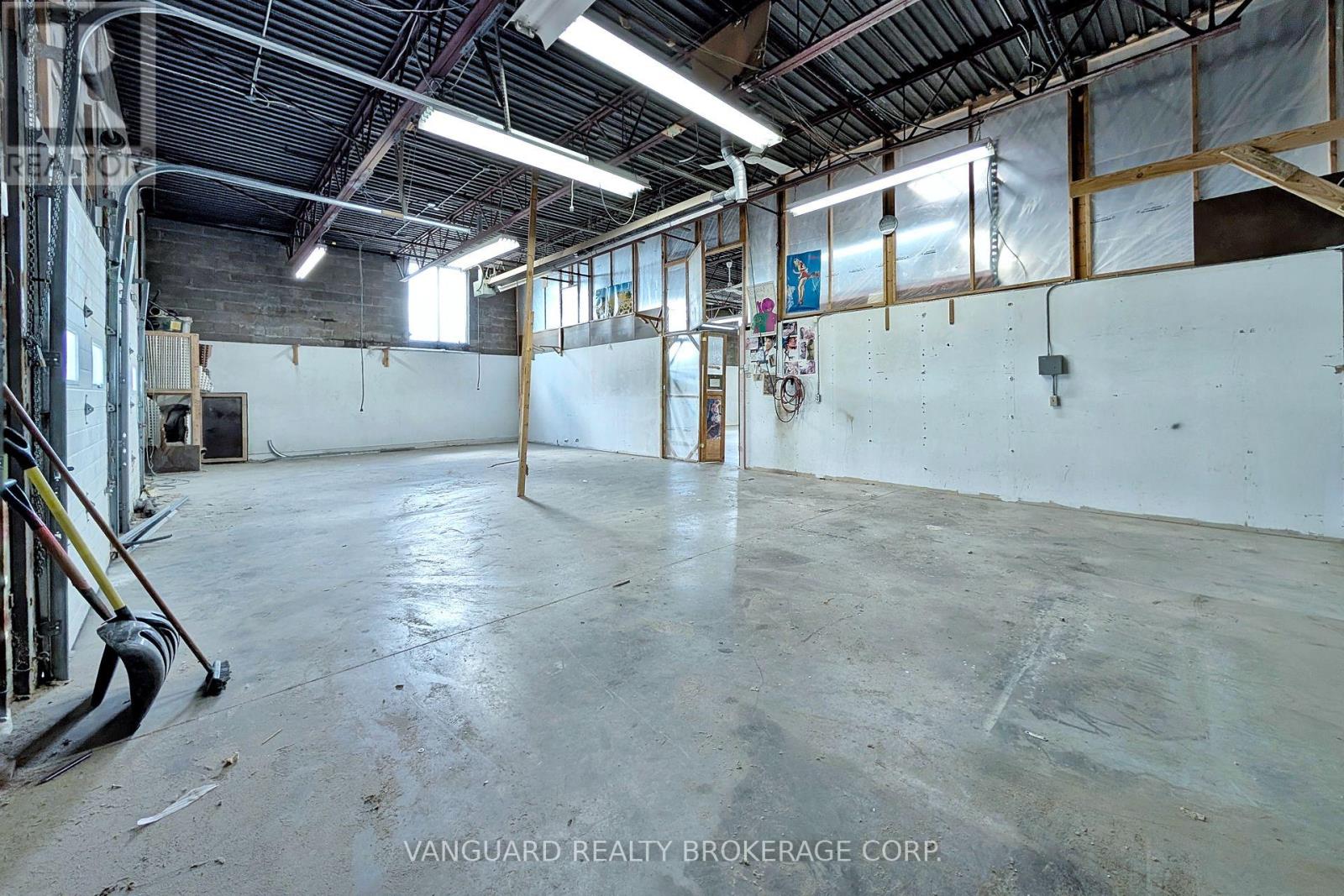 90-92 Martin Ross Avenue, Toronto, Ontario M3J 2L4 - Photo 25 - W13466898