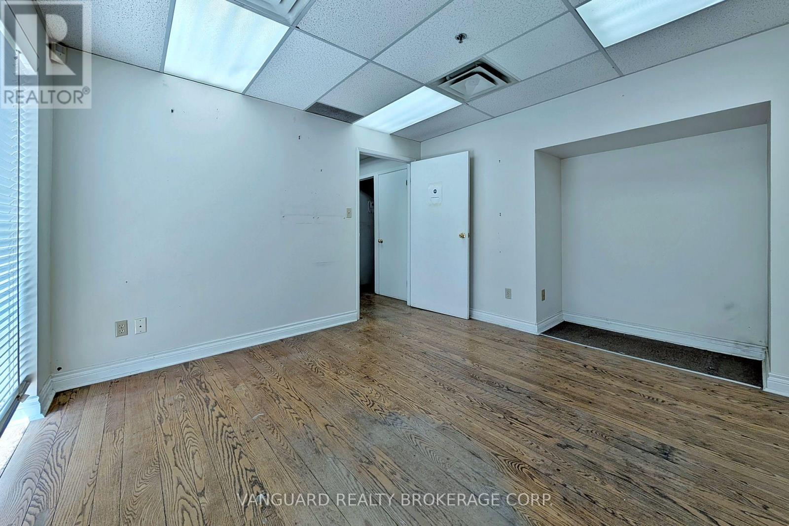 90-92 Martin Ross Avenue, Toronto, Ontario M3J 2L4 - Photo 13 - W13466898