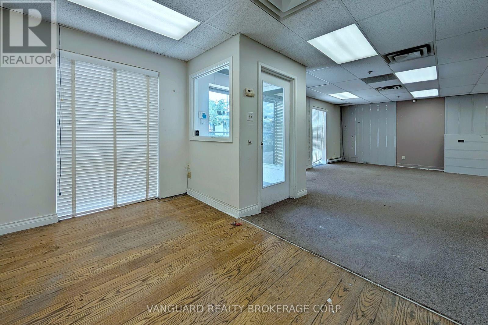 90-92 Martin Ross Avenue, Toronto, Ontario M3J 2L4 - Photo 4 - W13466898