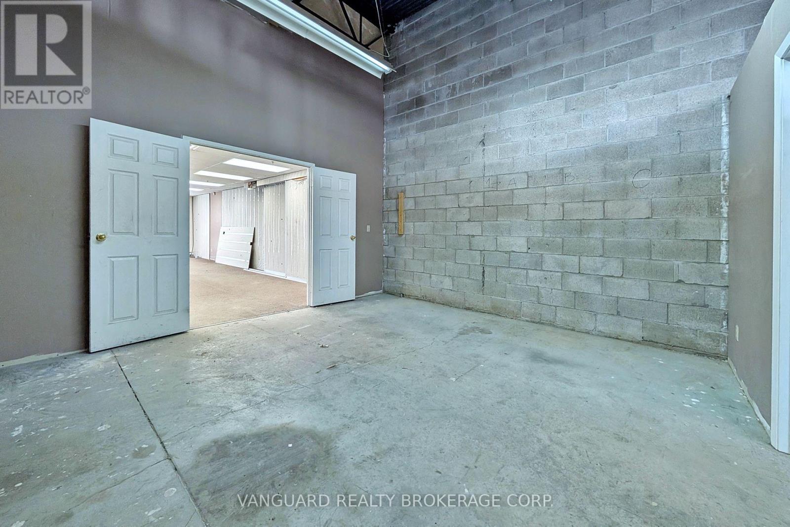 90-92 Martin Ross Avenue, Toronto, Ontario M3J 2L4 - Photo 18 - W13466898