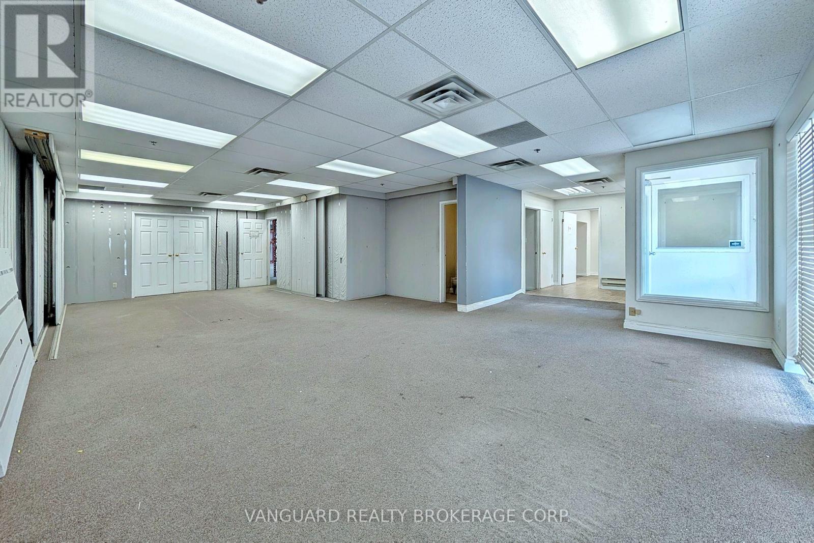 90-92 Martin Ross Avenue, Toronto, Ontario M3J 2L4 - Photo 7 - W13466898