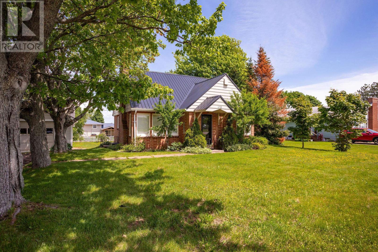 122 Brackley Point Road, Charlottetown, Prince Edward Island  C1A 6Y4 - Photo 2 - 202622392