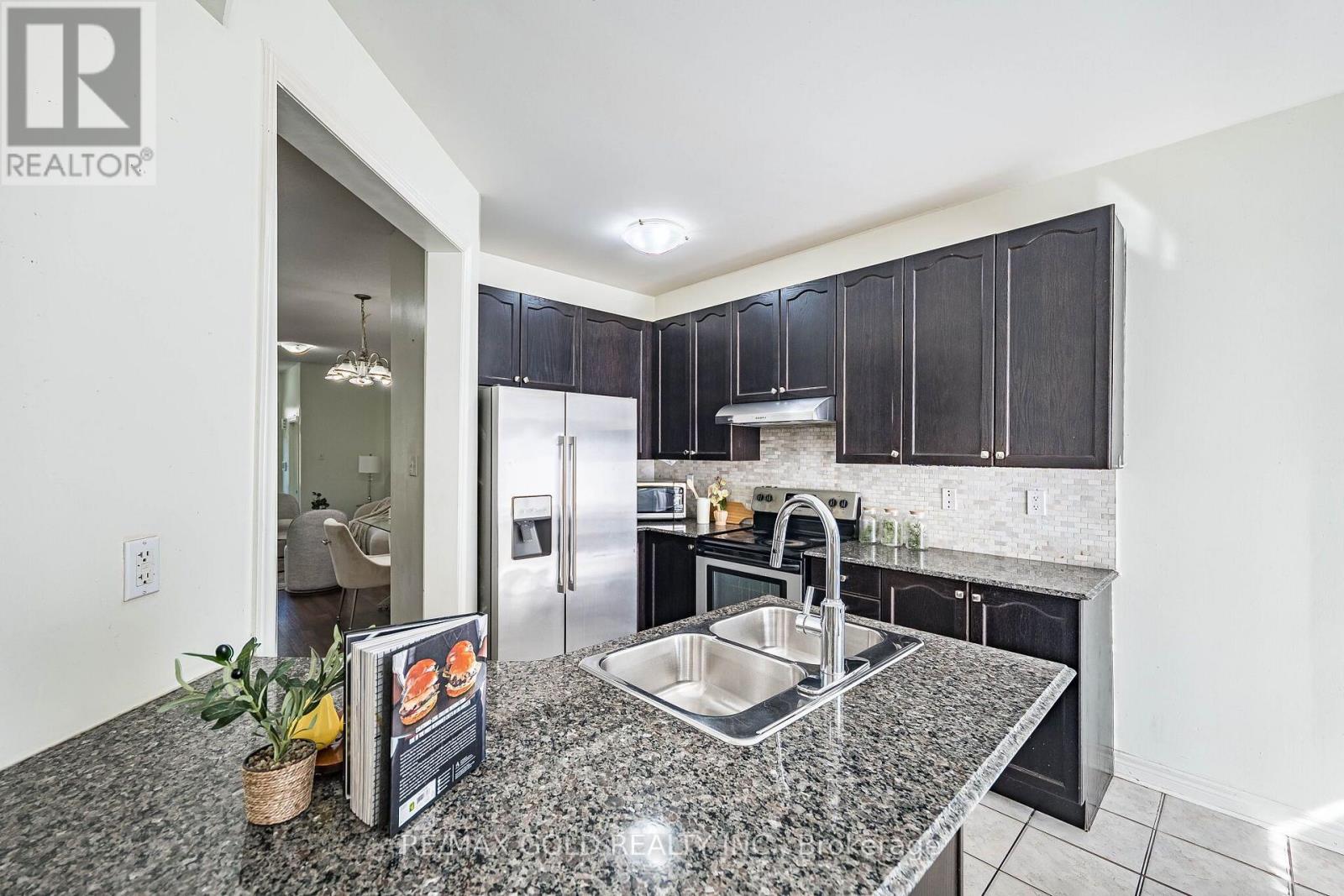 49 Baby Pointe Trail, Brampton, Ontario  L7A 0W3 - Photo 24 - W13702032