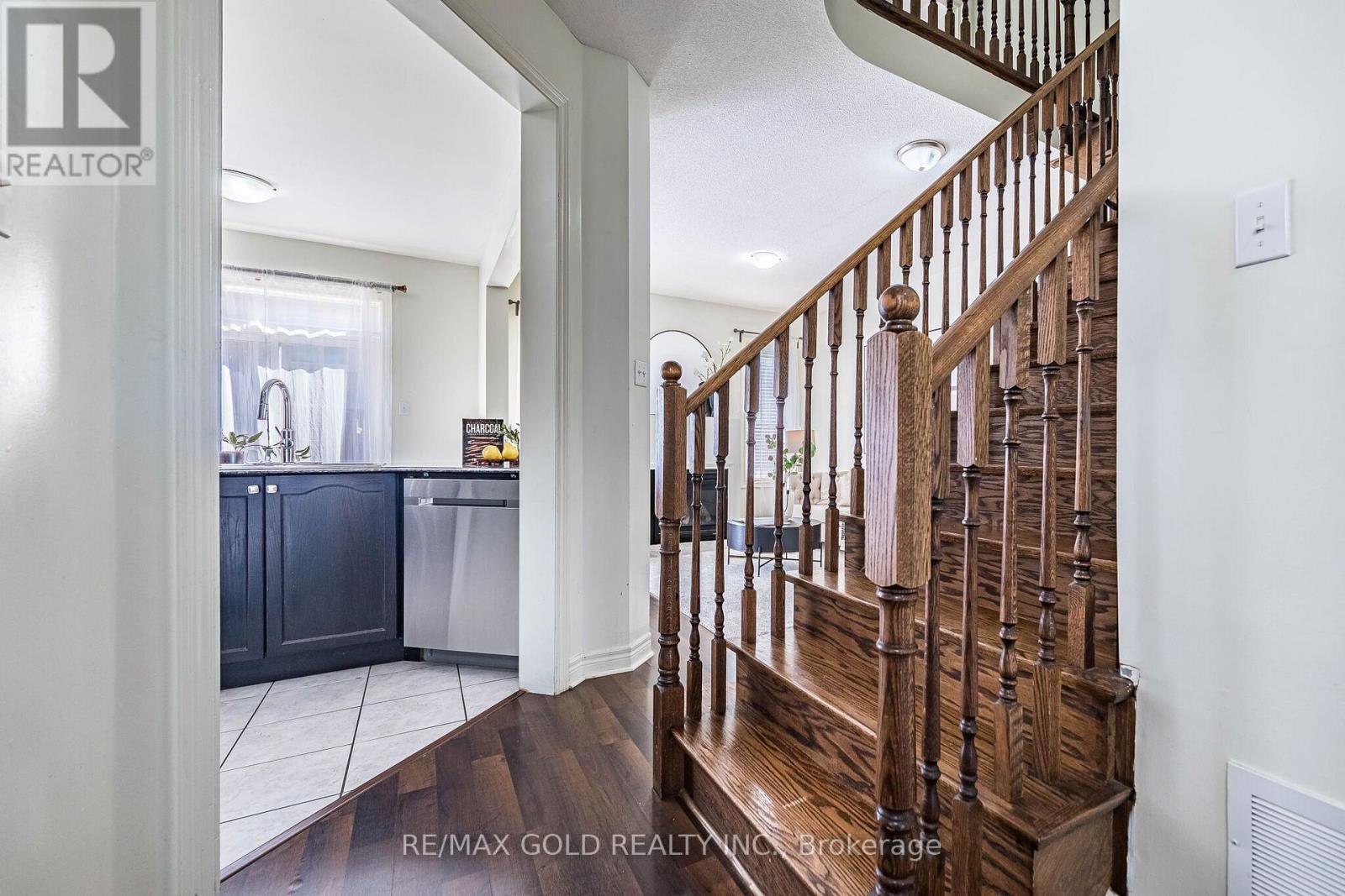 49 Baby Pointe Trail, Brampton, Ontario  L7A 0W3 - Photo 15 - W13702032