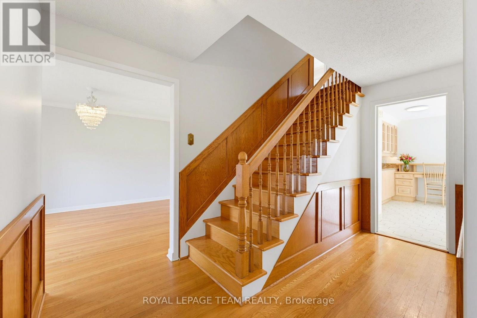 115 Beaver Ridge, Ottawa, Ontario  K2E 6E5 - Photo 3 - X13744094