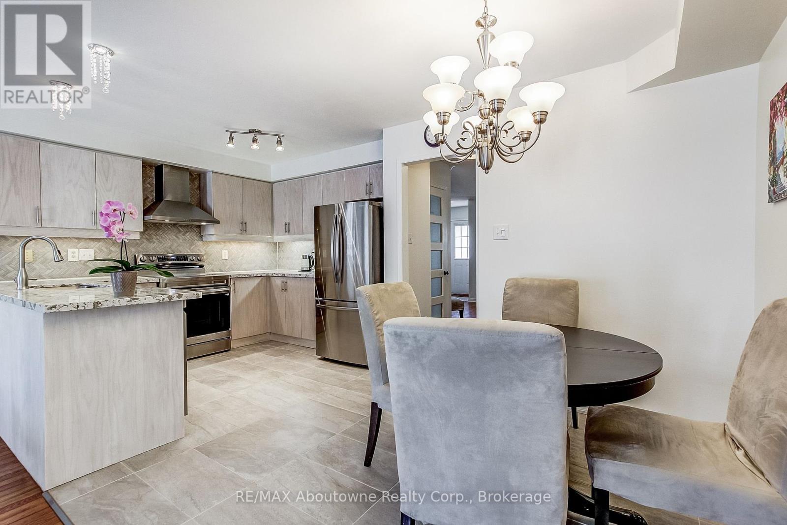 2150 Forest Gate Park, Oakville, Ontario  L6M 4B4 - Photo 11 - W13744122