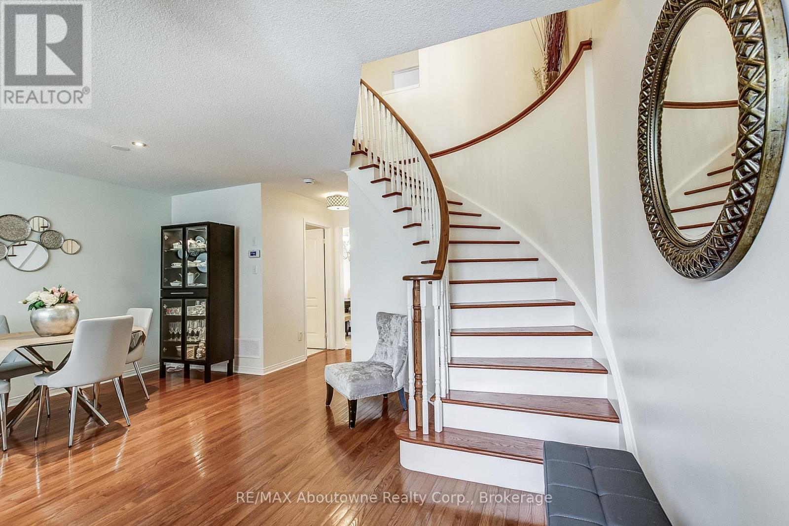 2150 Forest Gate Park, Oakville, Ontario  L6M 4B4 - Photo 3 - W13744122