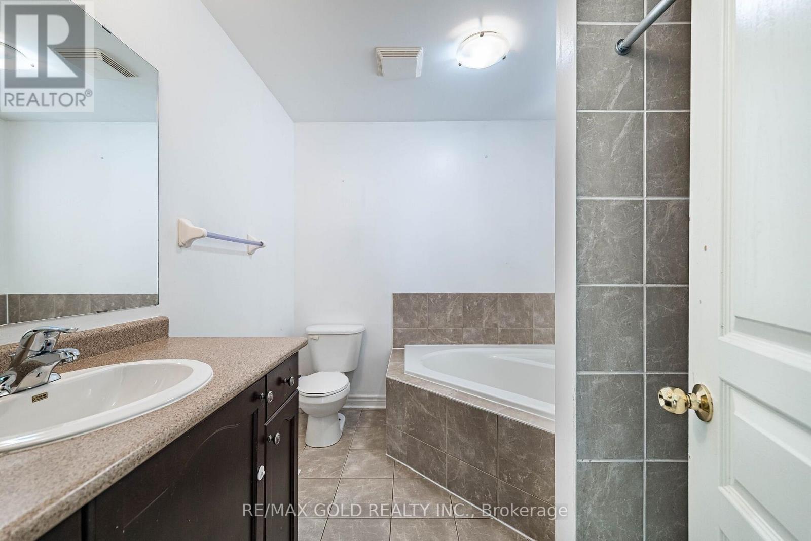 49 Baby Pointe Trail, Brampton, Ontario  L7A 0W3 - Photo 35 - W13702032