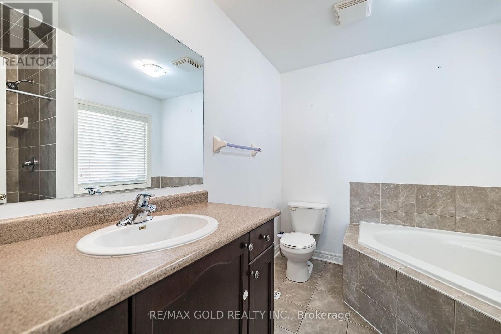 49 Baby Pointe Trail, Brampton, Ontario  L7A 0W3 - Photo 36 - W13702032