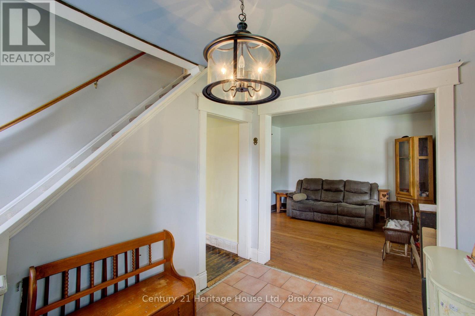 180 Bruce Street S, West Grey, Ontario  N0G 1R0 - Photo 5 - X13744126